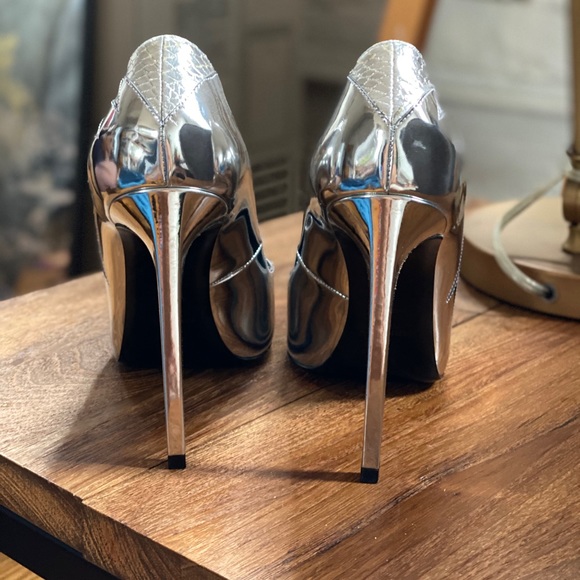 Saint Laurent Silver Flame Python-Embossed Pumps - Picture 3 of 6